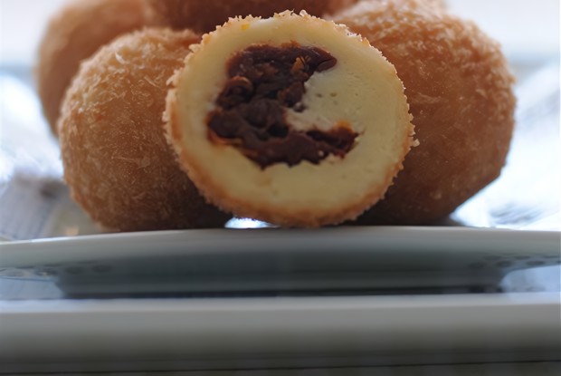 Сырные крокеты с томатами