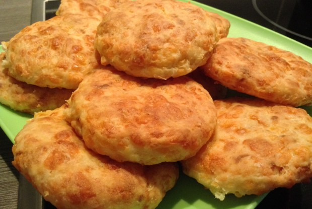 Сырные сконы