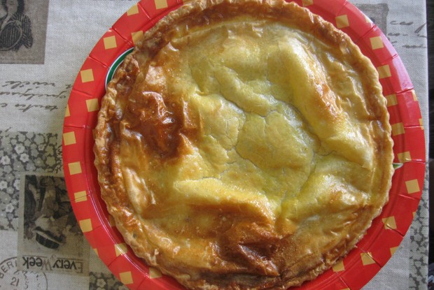 Сырный пирог из готового слоеного теста