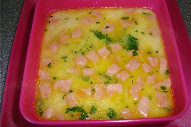 Сырный суп с колбасой