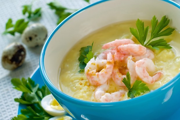 Сырный суп с креветками и кукурузой