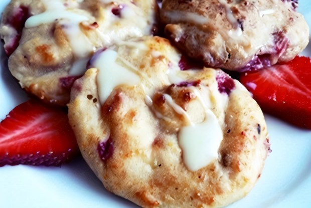 Сырники на сгущенке с клубникой и лавандой