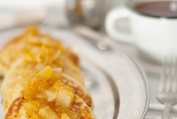 Сырники с апельсиново-яблочным соусом