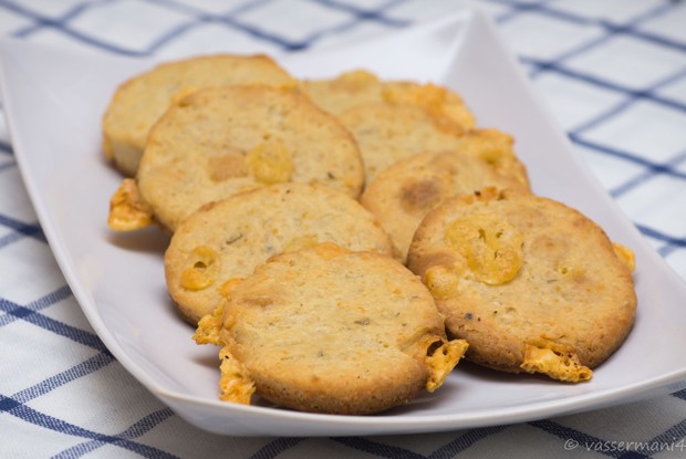 Сырное печенье с розмарином и черным перцем