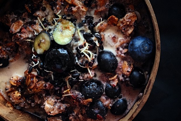 Сыроедческая каша из черного риса