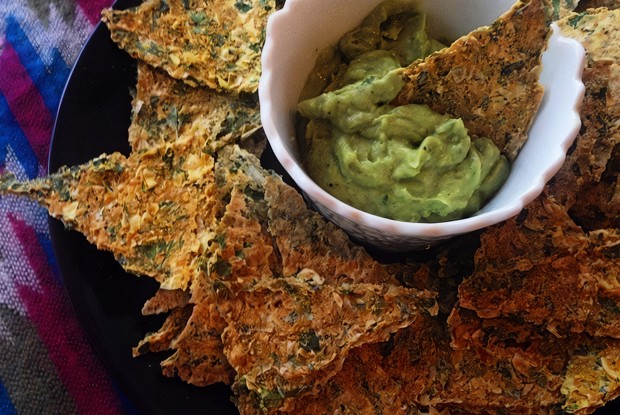 Сыроедческие начос с гуакамоле