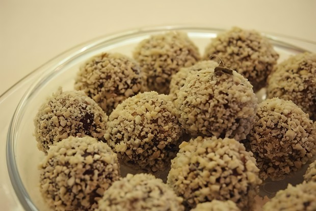 Сыроедческий десерт из фиников, кешью и банана