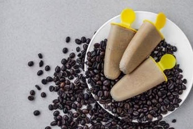 Сыроедческое мороженое с орехами пекан, черносливом и какао