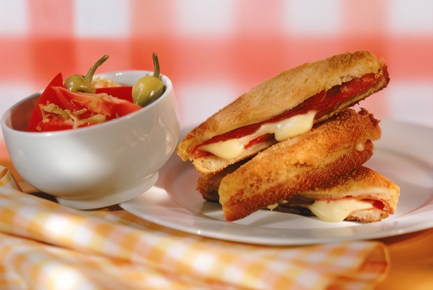 Сэндвич с перцем и моцареллой