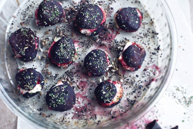 Сэндвичи из свеклы и адыгейского сыра