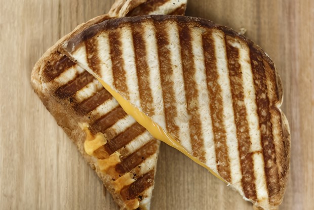 Сэндвичи на гриле с сыром и яблоками