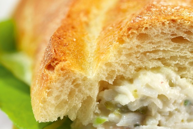 Сэндвичи с салатом из сельдерея и соусом ремулад