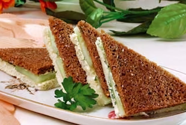 Сэндвичи с телятиной, чеддером и яблоками