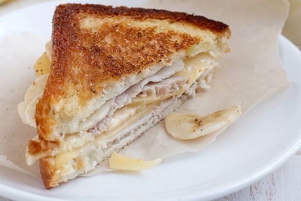 Сэндвичи с ветчиной, сыром и бананом