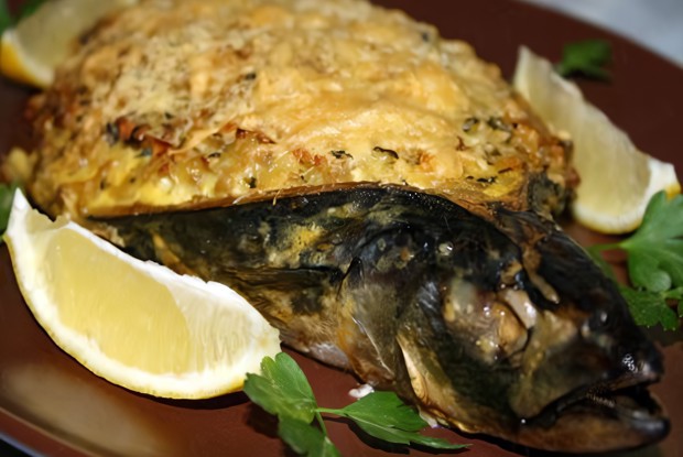 Скумбрия запеченная с картофелем под майонезем