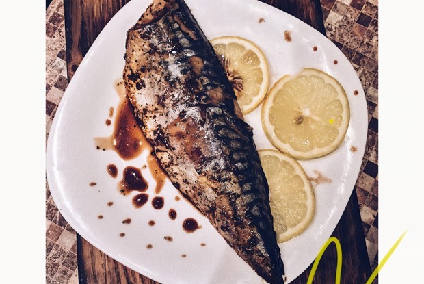 Скумбрия в лимонно-соевом соусе с базиликом