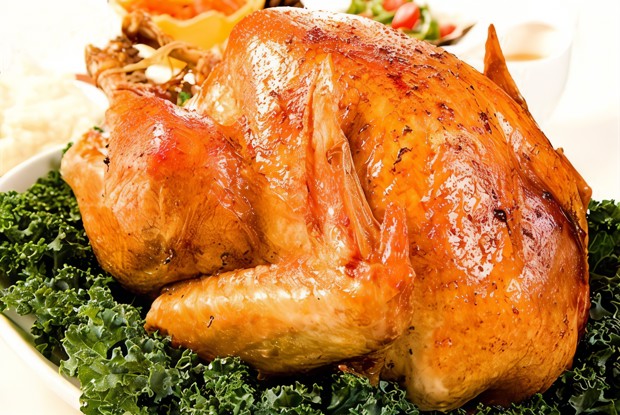 Сладкая индейка по-севильски с орехами и финиками