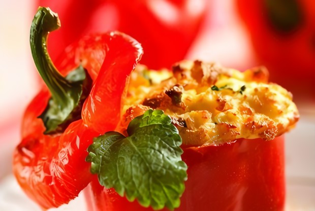 Сладкие перцы фаршированные полентой и сыром