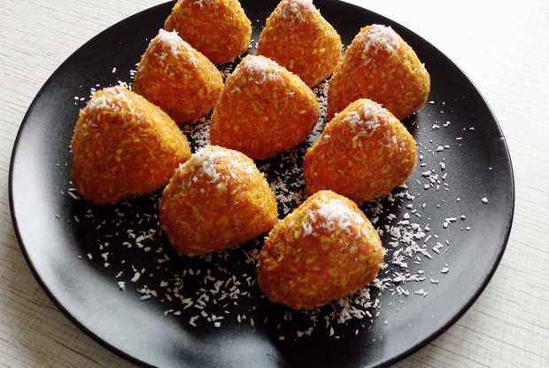 Сладкие сыроедческие онигири