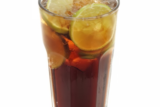 Сладкий чай с водкой и лимонадом