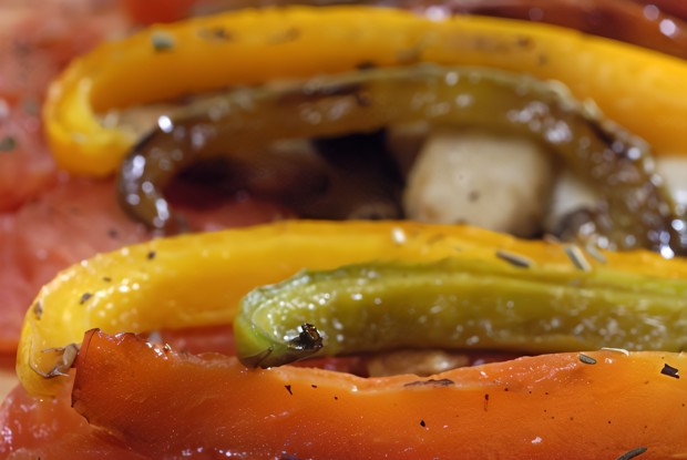 Сладкий перец, тушенный с чесноком и чили