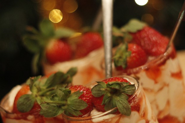 Сливочная панна-котта с клубникой