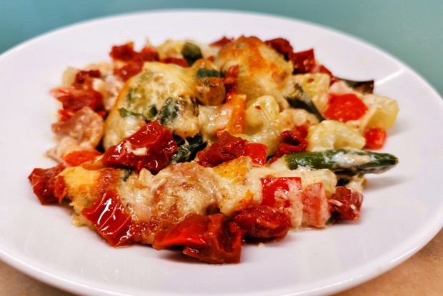 Сливочная брюссельская капуста с беконом