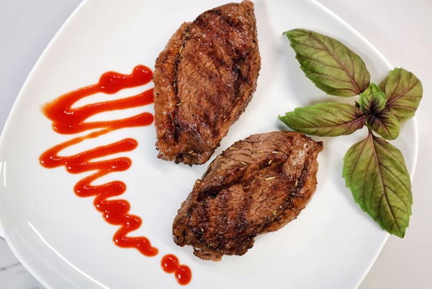 Сливочная пиканья из мраморной говядины с розмарином