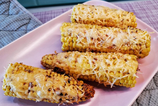 Сливочная пряная кукуруза, запеченная в фольге