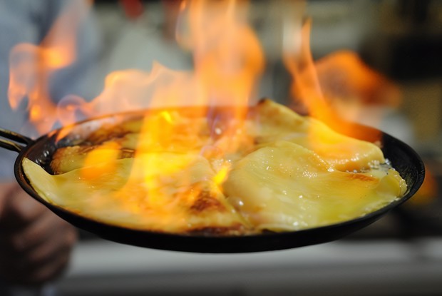 Сливочные блины в апельсиновом соусе