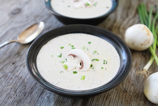 Сливочный крем-суп из шампиньонов с гренками
