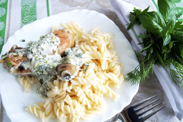 Сливочный соус из тыквенных семечек с чесноком