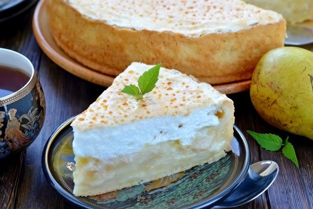 Сливочно-грушевый пирог с суфле