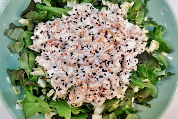 Сливочный салат с грибами шимеджи