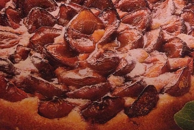 Сливовый пирог с марципаном