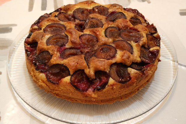 Пирог со сливами