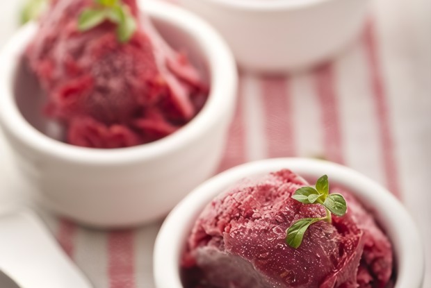 Сливово-ягодный шербет с белым вином