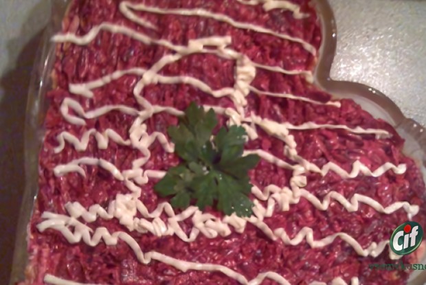 Слоеный овощной салат с сыром