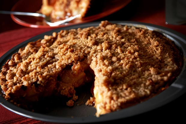 Слоеный пирог с яблоками и миндалем по-нормандски