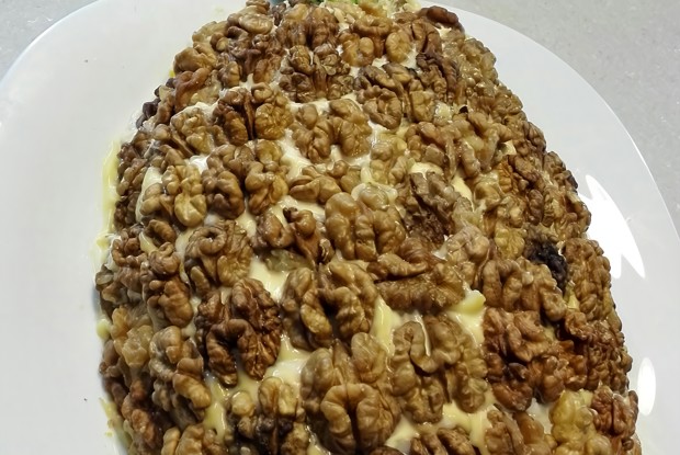 Слоеный салат «Ананас»