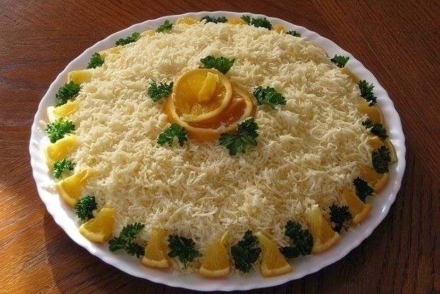 Слоеный салат из курицы с корейской морковкой