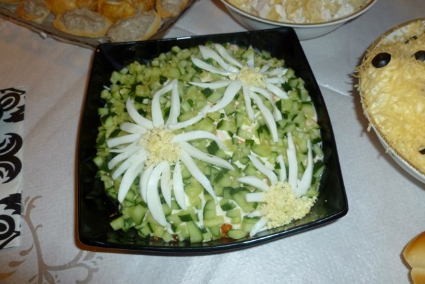 Слоеный салат с горбушей