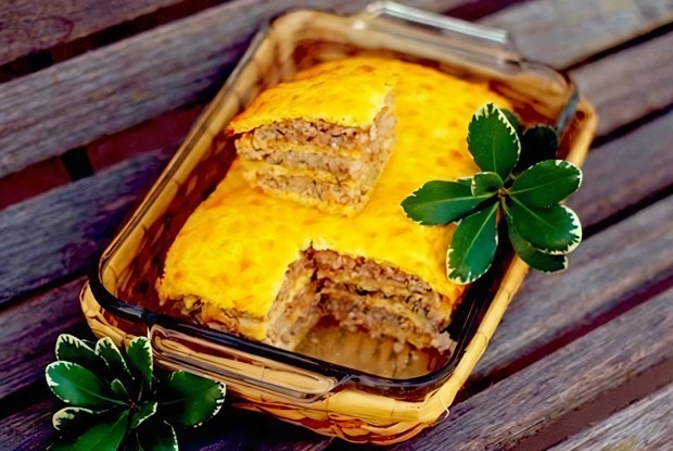 Слоеный сырный пирог с куриным фаршем