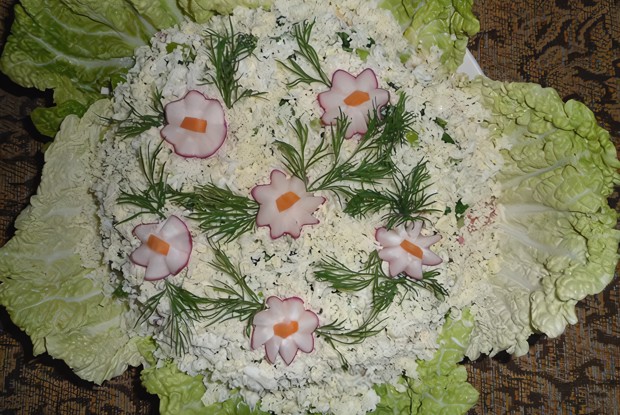 Слоеный весенний овощной салат