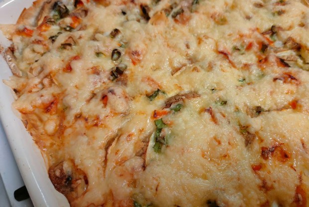 Слоеный пирог с овощами и грибами