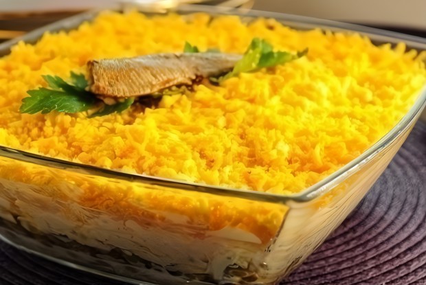 Слоеный салат со шпротами