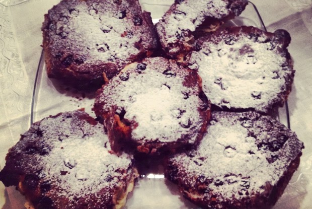 Слойки с черной смородиной и франжипаном