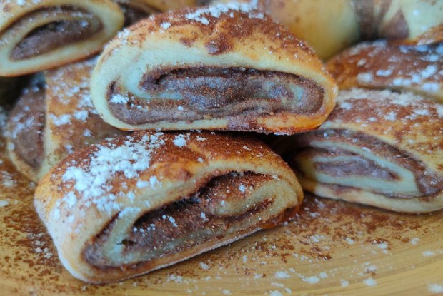 Слойки с шоколадным кремом