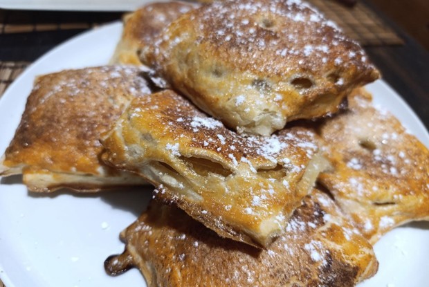 Слойки с яблоком