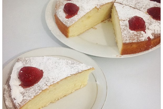 Сметанный пирог с малиной